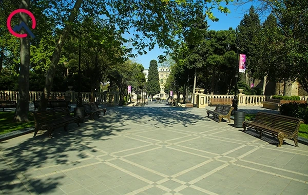 Mərkəzdə sıxlıq olsa da, parklar boşdur - FOTO
