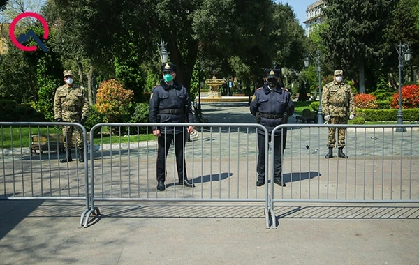 Mərkəzdə sıxlıq olsa da, parklar boşdur - FOTO