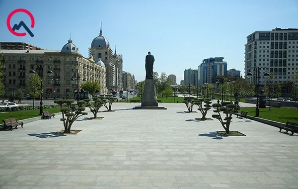 Mərkəzdə sıxlıq olsa da, parklar boşdur - FOTO