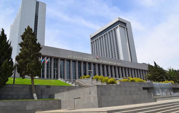 Deputatlar bu gün 27 məsələ üçün toplaşır