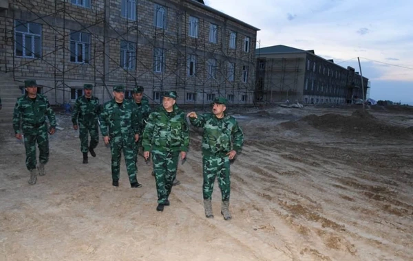 Помощник президента и глава ГПС посетили воинские части на границе с Арменией - ФОТО