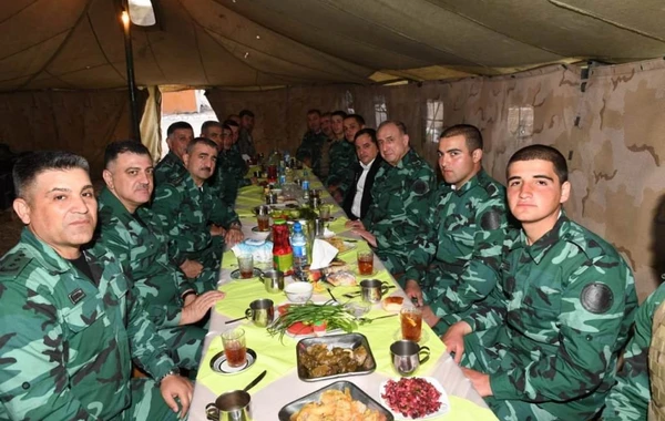 Помощник президента и глава ГПС посетили воинские части на границе с Арменией - ФОТО