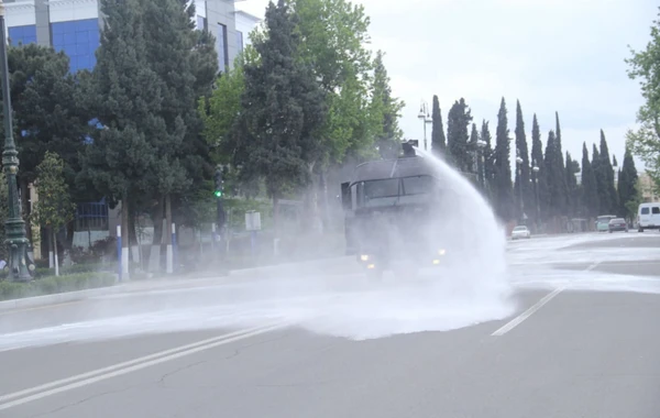 Gəncədə küçə və prosspektlərin dezinfeksiyasına başlanılıb - FOTO