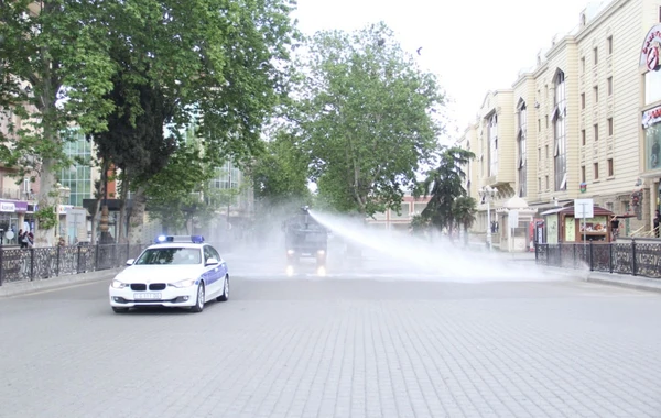 Gəncədə küçə və prosspektlərin dezinfeksiyasına başlanılıb - FOTO
