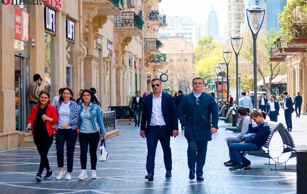 Paytaxt sakinləri karantinə belə əməl edir - FOTO