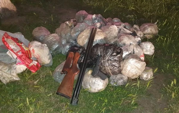 Пресечена попытка ввоза в Азербайджан 115 кг наркотиков и огнестрельного оружия - ФОТО