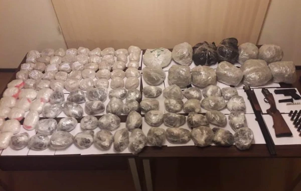 Пресечена попытка ввоза в Азербайджан 115 кг наркотиков и огнестрельного оружия - ФОТО