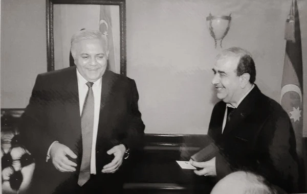 Milli Məclisin 75 yaşlı əməkdaşı təqaüdə göndərildi - FOTO