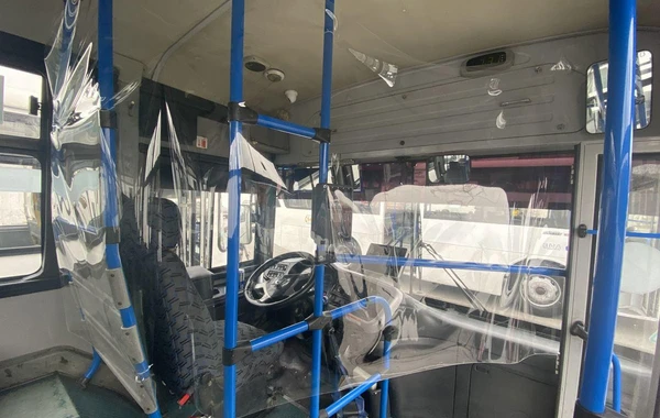 В бакинских автобусах началась установка прозрачных кабин - ФОТО