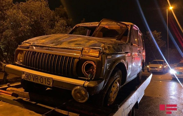 Bakıda tuneldə avtomobil aşıb, xəsarət alan var - FOTO