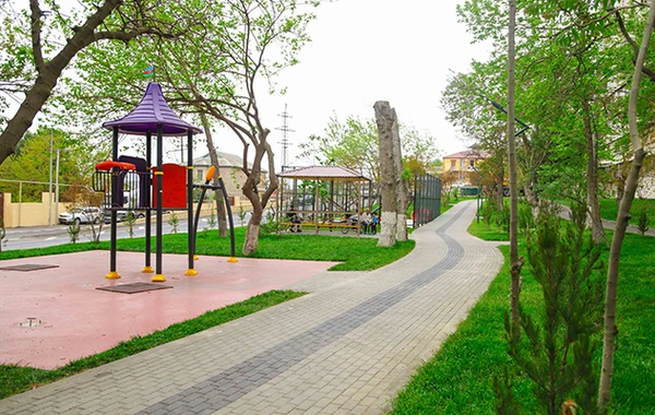 Bakıda qanunsuz çəpərlənmələr sökülüb, uşaq əyləncə meydançaları quraşdırılıb - FOTO