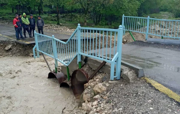 Qubada 2 körpünü sel apardı - VİDEO