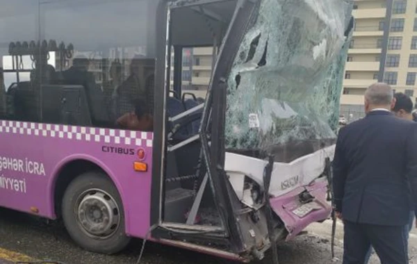 Sumqayıtda iki avtobus toqquşub, 14 nəfər xəsarət alıb - VİDEO