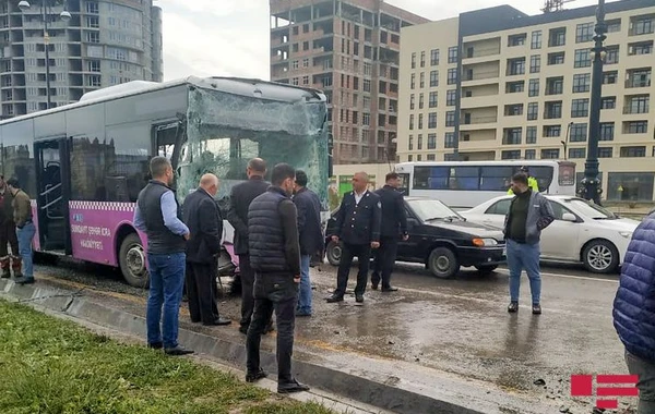 Sumqayıtda iki avtobus toqquşub, 14 nəfər xəsarət alıb - VİDEO