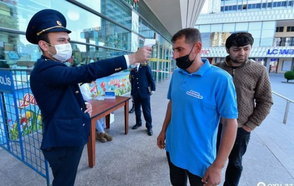 Бакинское метро возобновило работу спустя 38 дней - ФОТОРЕПОРТАЖ