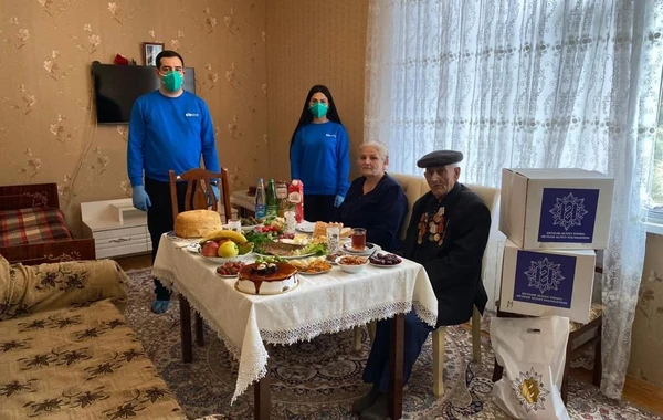 Фонд Гейдара Алиева поздравил ветеранов Великой Отечественной войны на дому - ФОТО