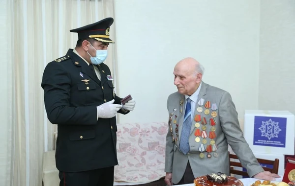 Фонд Гейдара Алиева поздравил ветеранов Великой Отечественной войны на дому - ФОТО