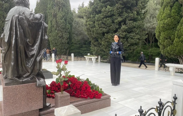 Səbinə Əliyeva Ümummilli lider Heydər Əliyevin məzarını ziyarət edib - FOTO