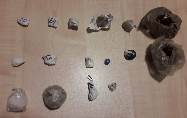 Ayaqqabıdan narkotik çıxdı - FOTO