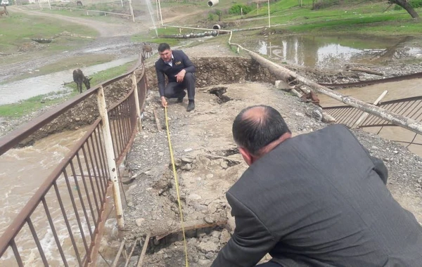 Həsənsu çayının üzərində yerləşən 3 körpü uçub - FOTO