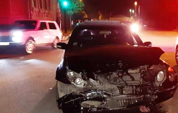 Gəncədə “VAZ 2107” ilə “Mercedes” toqquşub