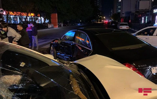 Bakıda iki avtomobil toqquşub, Türkiyə vətəndaşı xəsarət alıb - FOTO