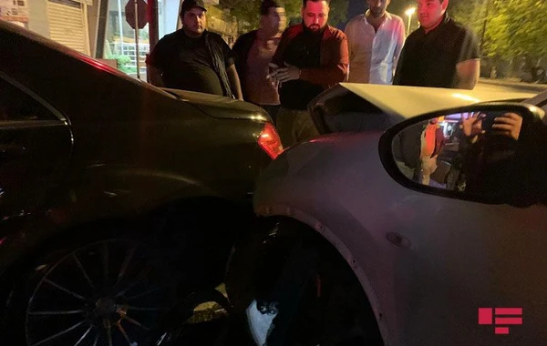 Bakıda iki avtomobil toqquşub, Türkiyə vətəndaşı xəsarət alıb - FOTO
