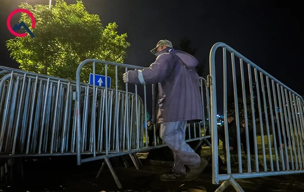 Bulvarda və parklarda dəmir məhəccərlər belə söküldü - FOTO