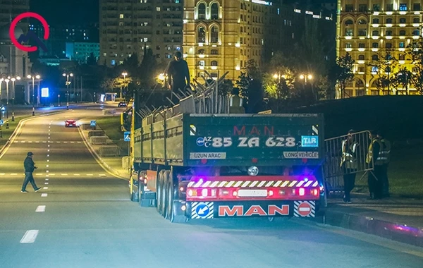 Bulvarda və parklarda dəmir məhəccərlər belə söküldü - FOTO
