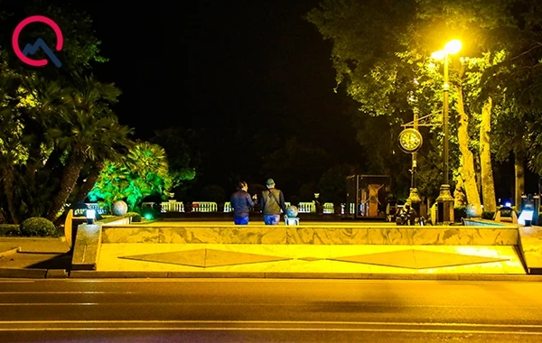 Bulvarda və parklarda dəmir məhəccərlər belə söküldü - FOTO