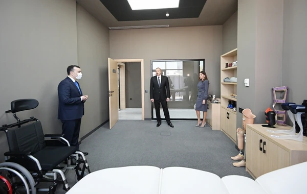 İlham Əliyev və Mehriban Əliyeva DOST mərkəzinin açılışında - FOTO