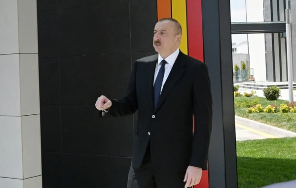 İlham Əliyev və Mehriban Əliyeva DOST mərkəzinin açılışında - FOTO