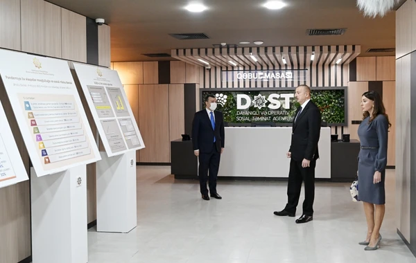 İlham Əliyev və Mehriban Əliyeva DOST mərkəzinin açılışında - FOTO