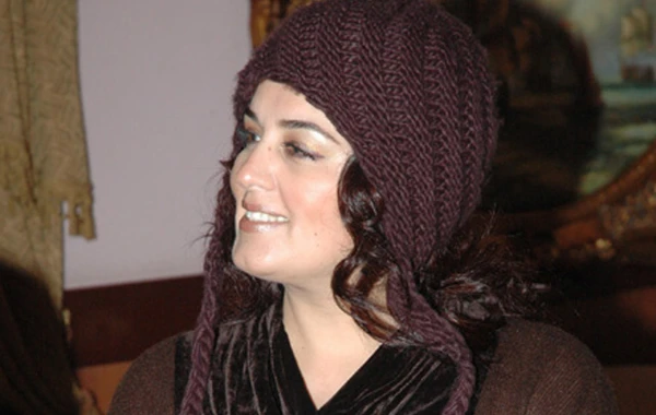 Elza Seyidcahan atasını axtarır - VİDEO