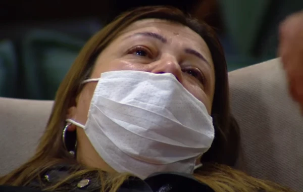 Tanınmış müğənninin xanımının vəziyyəti efirdə pisləşdi - VİDEO