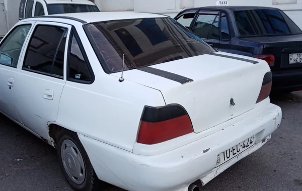 Həmkəndlisinin başına taxta ilə vuraraq maşınını qaçırdı - FOTO