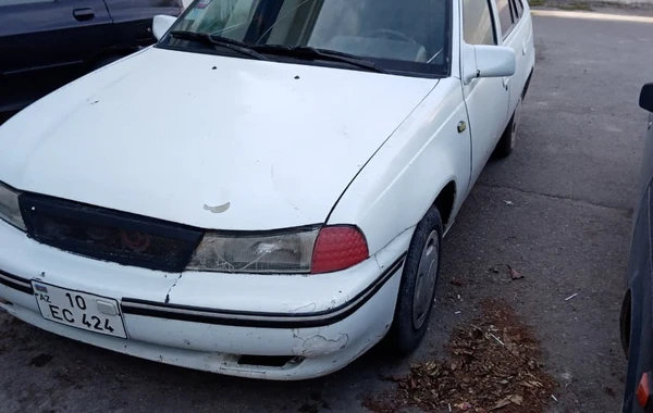 Həmkəndlisinin başına taxta ilə vuraraq maşınını qaçırdı - FOTO
