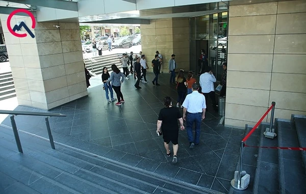 Məhdudiyyətlər götürüldü, “Mall”lar açıldı - FOTO