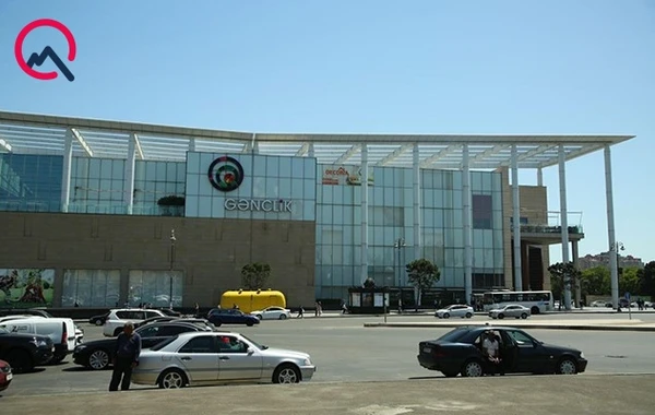 Məhdudiyyətlər götürüldü, “Mall”lar açıldı - FOTO