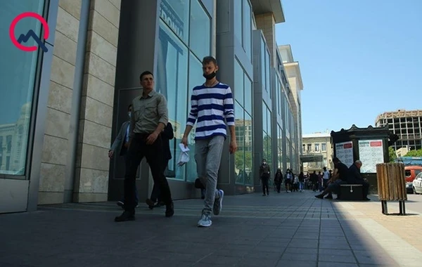 Məhdudiyyətlər götürüldü, “Mall”lar açıldı - FOTO