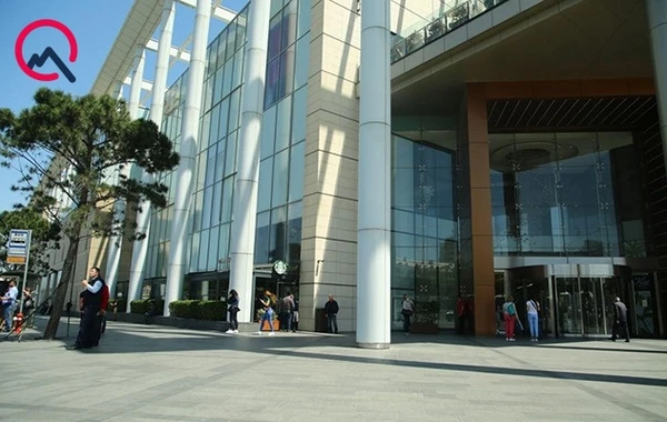 Məhdudiyyətlər götürüldü, “Mall”lar açıldı - FOTO