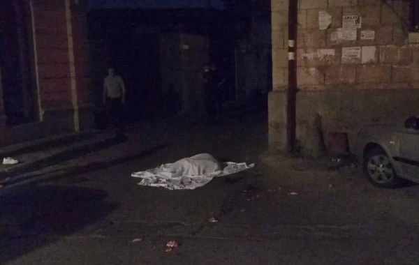 Bakıda tələbə qız intihar etdi - FOTO
