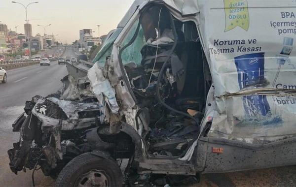 Azərbaycanlılar yük maşını ilə İstanbulda qəza törətdilər - FOTO
