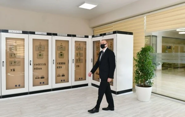 Ильхам Алиев на открытии подстанции "Ахмедлы" в Баку - ФОТО