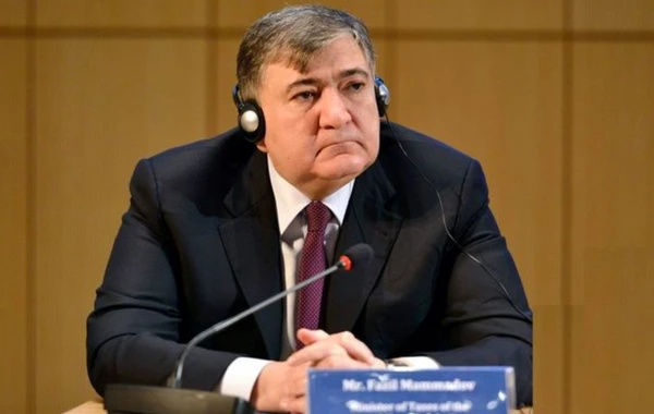 Fazil Məmmədov koronavirusdan qorunmaq üçün bunları edir