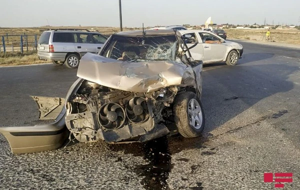 Bakıda sərnişin avtobusu minik avtomobili ilə toqquşub