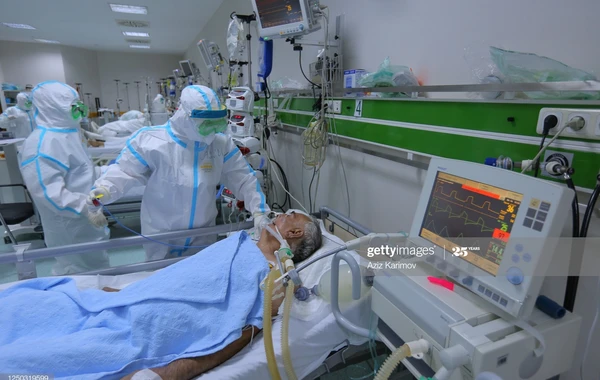 Azərbaycan həkimləri koronavirusla belə döyüşür - Ürəkağrıdan görüntülər - FOTO
