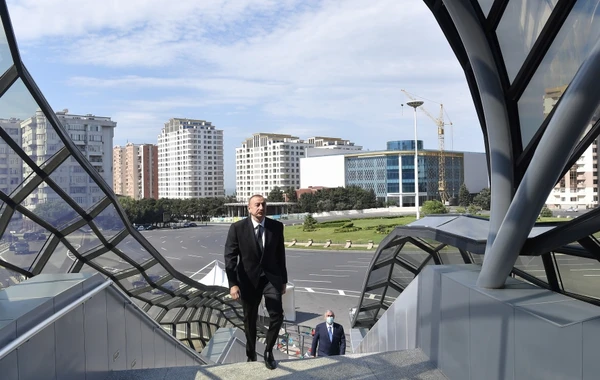 Ильхам Алиев на открытии наземного перехода в Баку - ФОТО