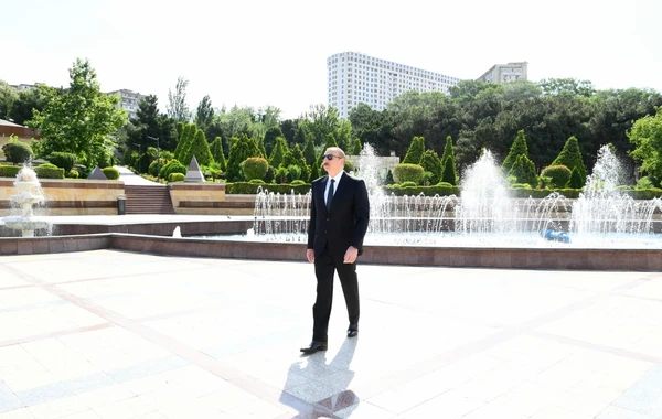 Ильхам Алиев на открытии наземного перехода в Баку - ФОТО