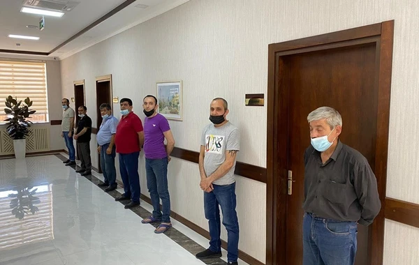 Bakıda karantini pozan kafe sahibi və müştəriləri cəzalandırıldı - FOTO